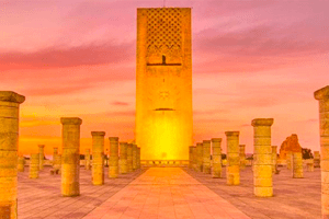 La Torre Hasán es uno de los monumentos más importantes de Rabat. tenla en cuenta al hacer tu ruta por Marruecos.