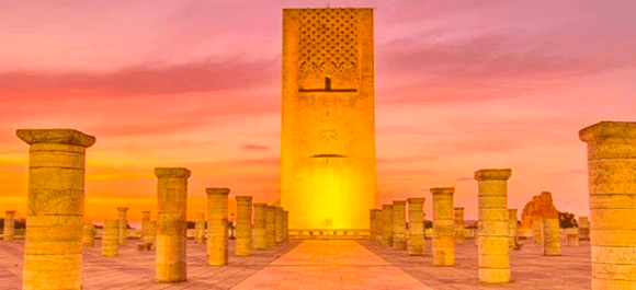 En tu circuito de 7 dias por Marruecos que te recomiendo en este post, tienes que hacer una visita a este monumento, que se llama la Torre Hasán o tambíen "sawma3at hassan" 